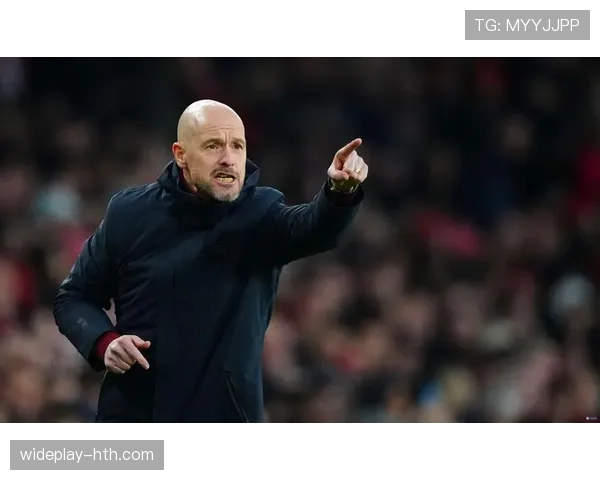 滕哈赫：引领球队重塑辉煌，战术革新持续引发关注与讨论